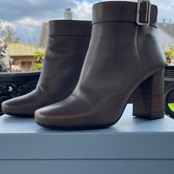 Prada Gray Leather Block-Heeled, Buckled Bootie.  Size 38-1/2 - Picture 5 of 10
